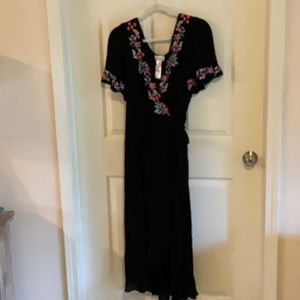 Black wrap dress. Beach/resort wear.